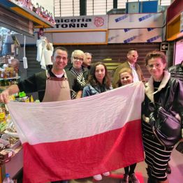 Nauczycielki z polską flagą w Hiszpanii
