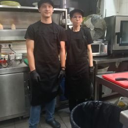 Uczniowie podczas praktyk