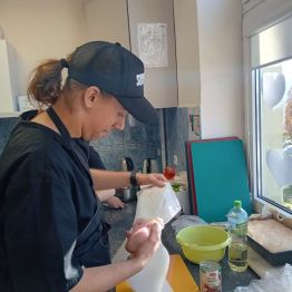 Uczeń w pracowni kucharskiej 