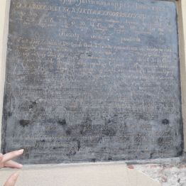 Katedra, marmurowy elementarz oraz łokieć koronny czyli o dawnym mierzeniu