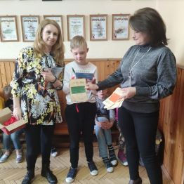 Wręczenie nagrody za udział w konkursie.