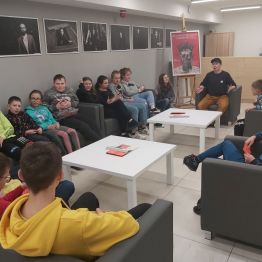 Omówienie zajęć warsztatowych przez aktora Pana Dawida Żłobińskiego.