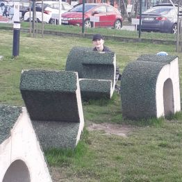 uczeń skrywa się za dużymi literemi