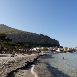 Widok plaży Mondello w Palermo
