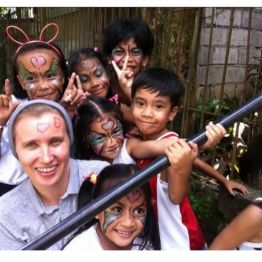 Zabawa z dziećmi na Filipinach