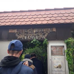 przed muzeum Jana Długosza
