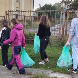 Zakończenie akcji sprzątania i segregacji śmieci.