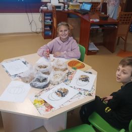 Ciąg dalszy dyniowych prac plastycznych.