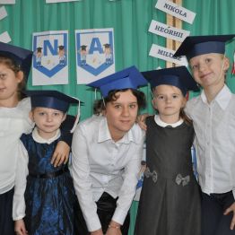 Pamiątkowe zdjęcie uczniów klasy 1 b 