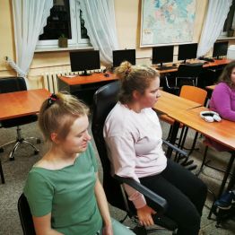 Grupa wychowanek na zajęciach 