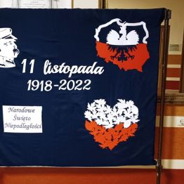 Tablica dekoracyjna z okazji Święta Niepodległości.