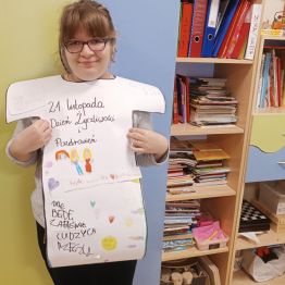 Paulina w "życzliwej" koszulce.