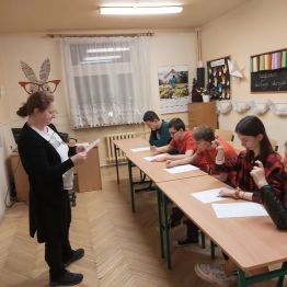 Pani opowiadała o historii św. Mikołaja migając, kim jest św. Mikołaj?.