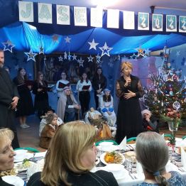 Pani Dyrektor składa świąteczne życzenia