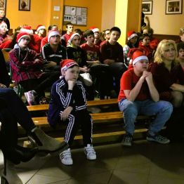 Na spotkanie z Mikołajem przyszły też panie dyrektor.