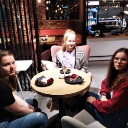 W cukierni - konsumpcja ciast