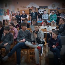 Wychowankowie oczekujący na walentynki.