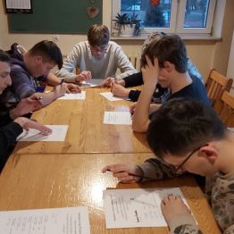 rozwiązywanie testów na temat wiedzy ogólnej