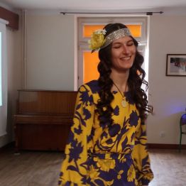 Uczennica podczas pokazu fryzur.