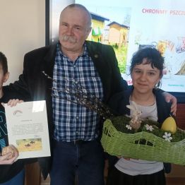 Podziękowanie dla pana pszczelarza od uczniów.