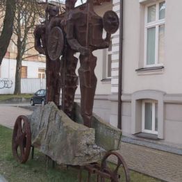pomnik przed BWA