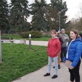 Wychowankowie podziwIają znanych ludzi.