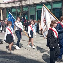 Uczniowie na VIII Kieleckim Marszu Katyńskim