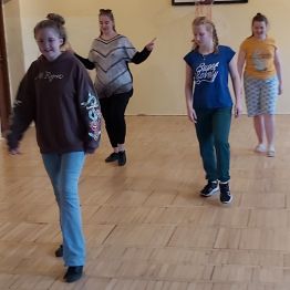 Układ choreograficzne w wykonaniu wychowanek.