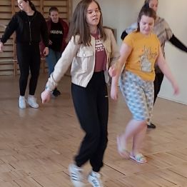 Układ choreograficzne w rytm ulubionej muzyki.