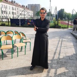Dzieci i młodzież podczas zabawy.
