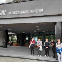 przed wejściem do KCK