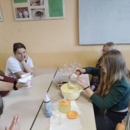 sporządzanie deseru