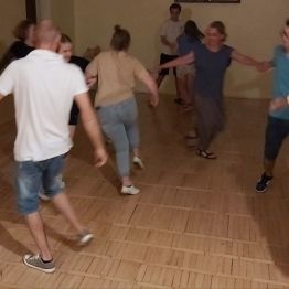 Wspólna zabawa na dyskotece.