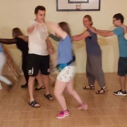 Tańce na dyskotece.