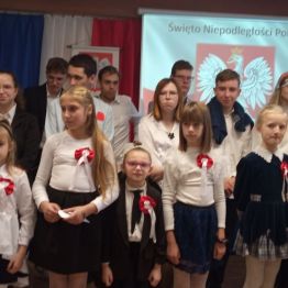 Uczniowie w czasie występu