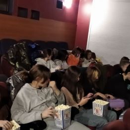 Wychowanki czekają na film 