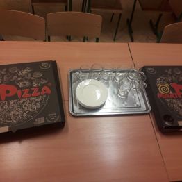 świętujemy urodziny przy wspólnej pizzy i rozmowach