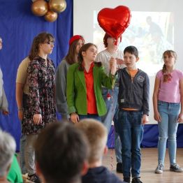 Aktorzy Teatrzyku podczas występu z okazji Dnia Otwartej Szkoły. fot CK KIELCE.EU