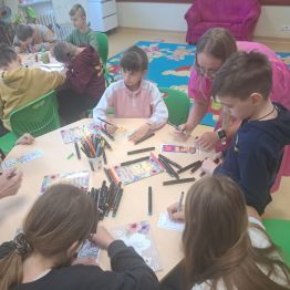 Projektujemy własne zakładki do książek. 