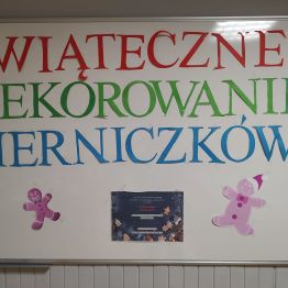 Świąteczne dekorowanie pierniczków.