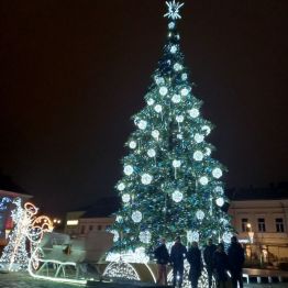 Przy dużej choince na kieleckim Rynku