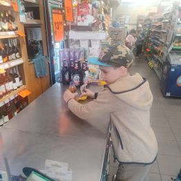  uczniowie klasy  1 b i  2 a na zakupach 