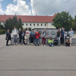 Zdjęcie grupowe wszystkich uczestników w Centrum Przygotowań Do Misji Zagranicznych na kieleckiej „Bukówce”.