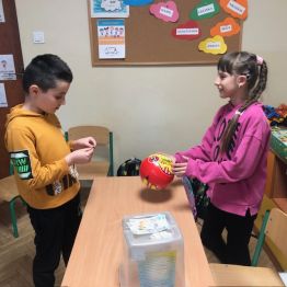 Zabawa w sklep uczniów klasy 1 b  Sp
