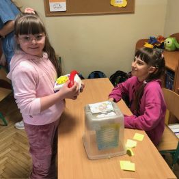 Zabawa w sklep uczniów klasy 1 b  Sp
