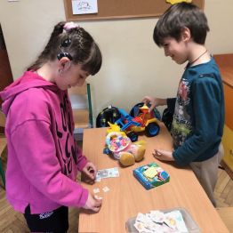 Zabawa w sklep uczniów klasy 2 a Sp