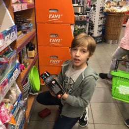  uczniowie klasy  1 b i  2 a na zakupach 