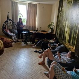 Pani Basia zapoznaje uczestników zajęć z tematem dzisiejszego spotkania.