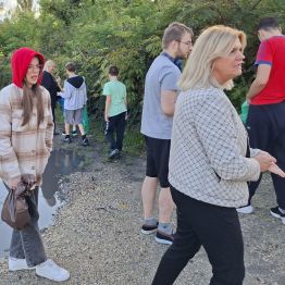 Wychowankowie wyruszają do akcji Sprzątanie Świata.