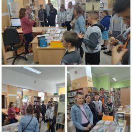 Pani bibliotekarka opowiada o zbiorach znajdujących się w bibliotece i zawodzie bibliotekarza.
